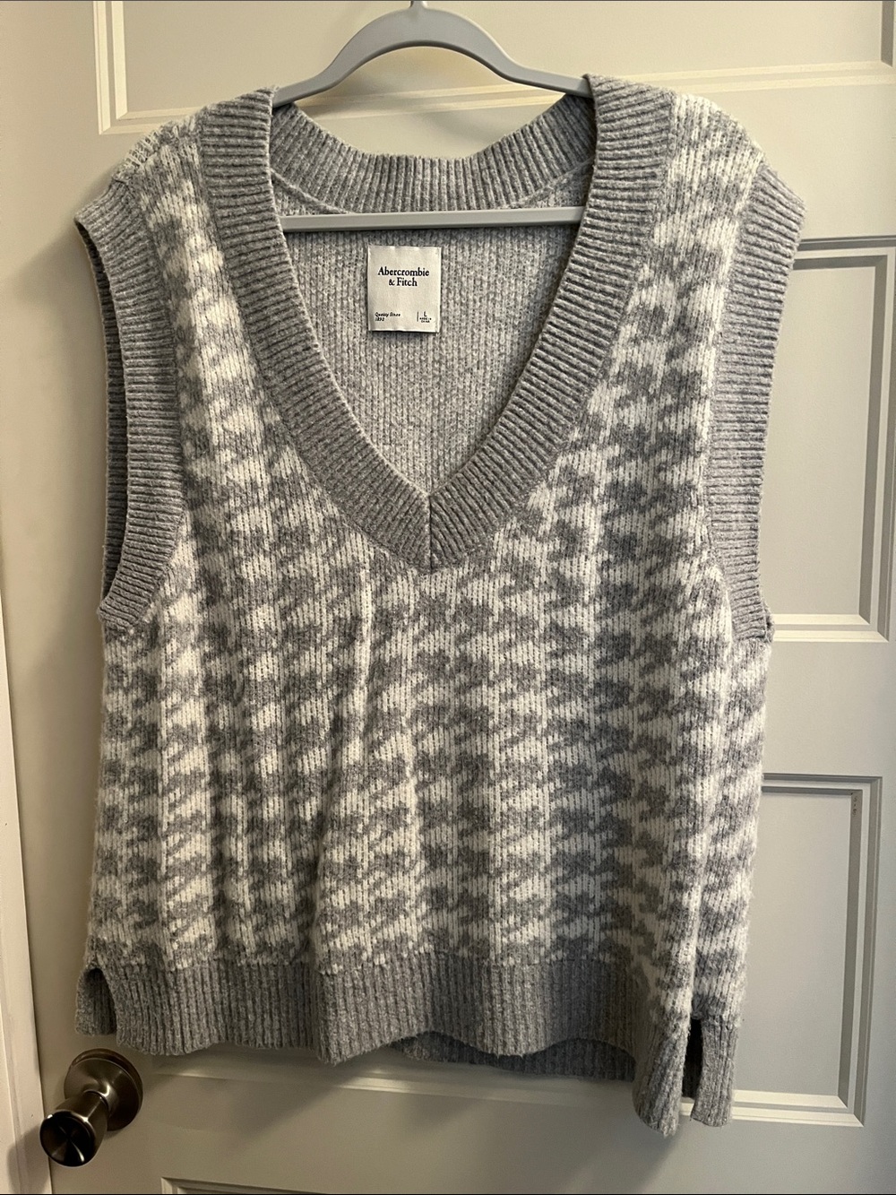 Abercrombie & Fitch Gray and White Houndstooth V-Neck Sweater Vest